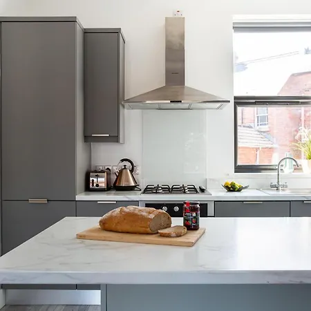 Modern Luxury Apartment, Sleeps 6, Best Location Belfast Exterior photo
