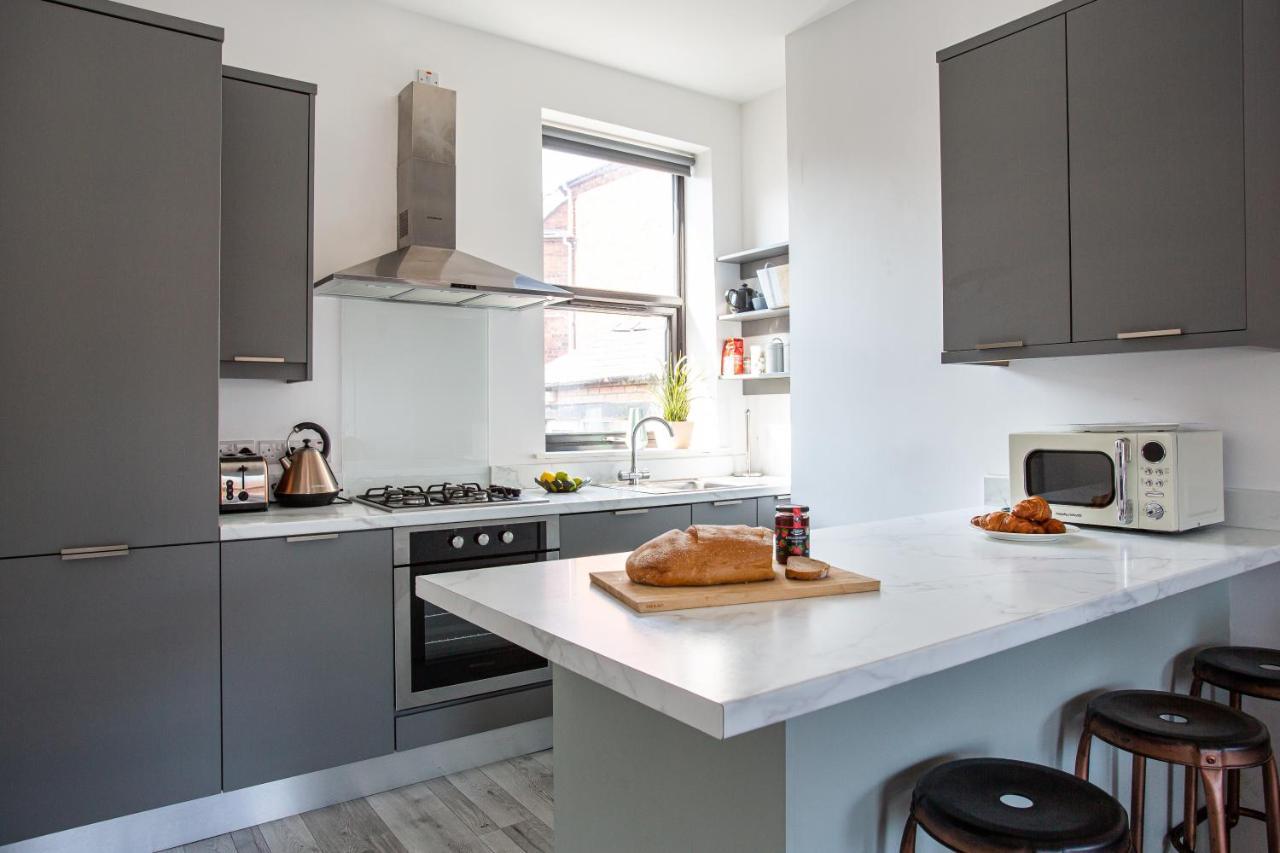 Апартаменты Modern Luxury Apartment, Sleeps 6, Location *