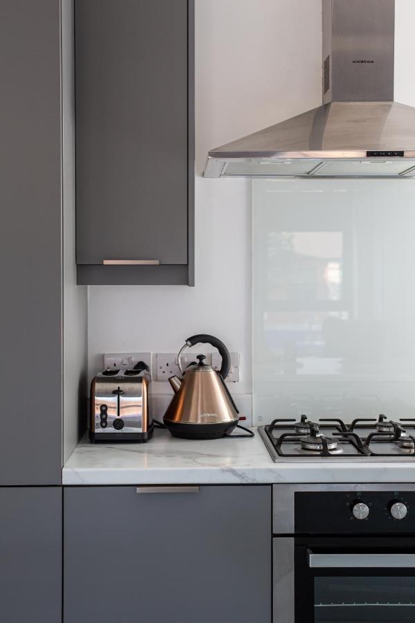 Апартаменты Modern Luxury Apartment, Sleeps 6, Location