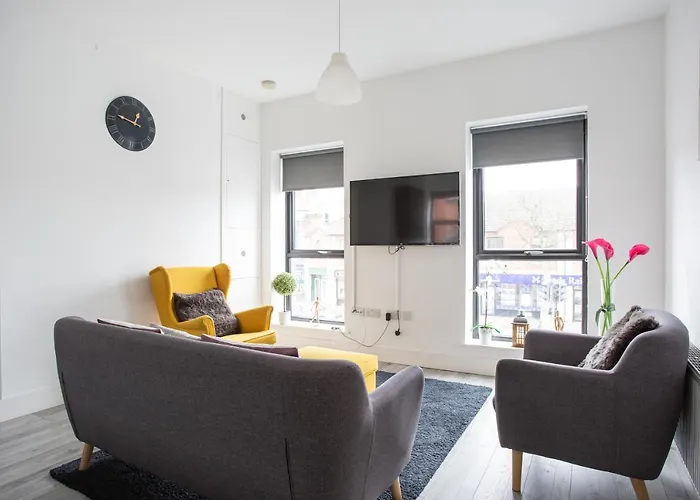 Modern Luxury Apartment, Sleeps 6, Best Location