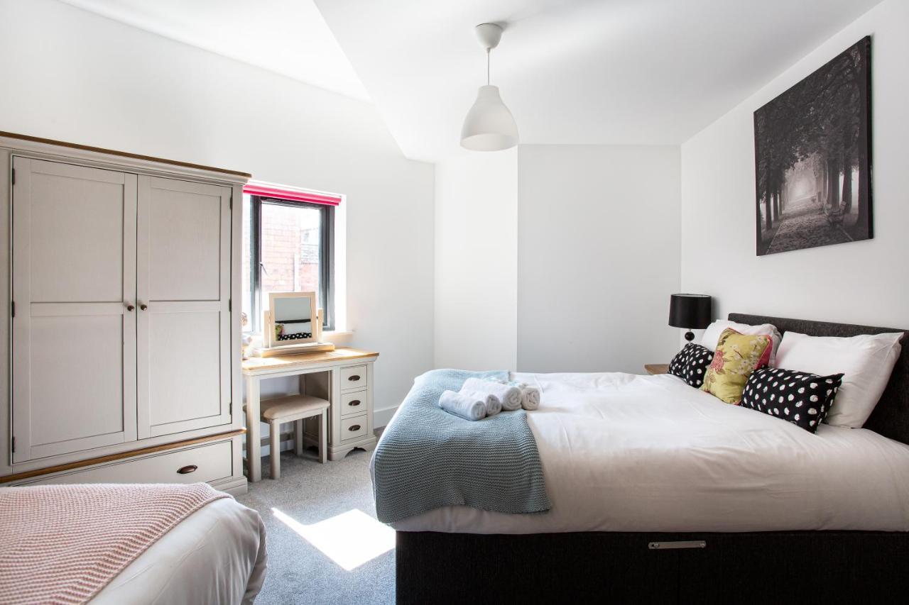 Modern Luxury Apartment, Sleeps 6, Location Belfast